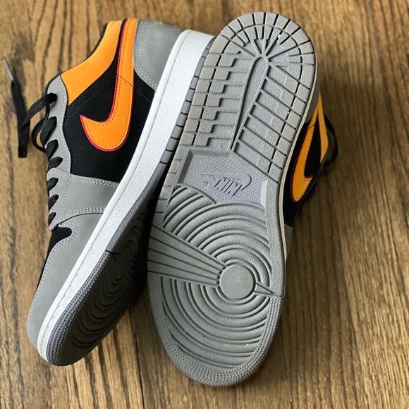 New Nike Air Jordan 1 Low SE Light Graphite Vivid Orange - Picture 5 of 10